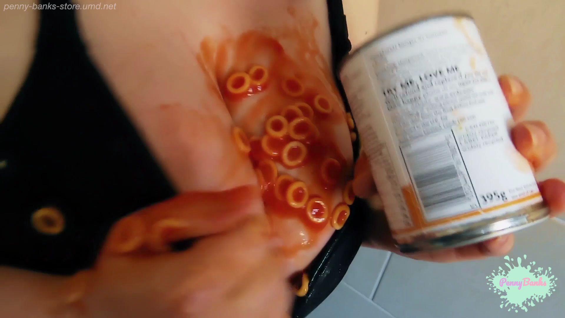penny-fills-her-swimsuit-with-spaghetti_