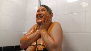 pouring-gunge-all-over-penny-banks-in-th